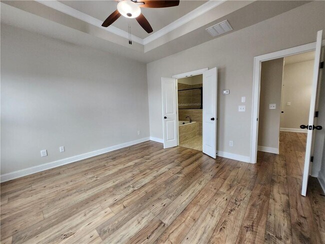 Building Photo - 1323 Faircrest Wy