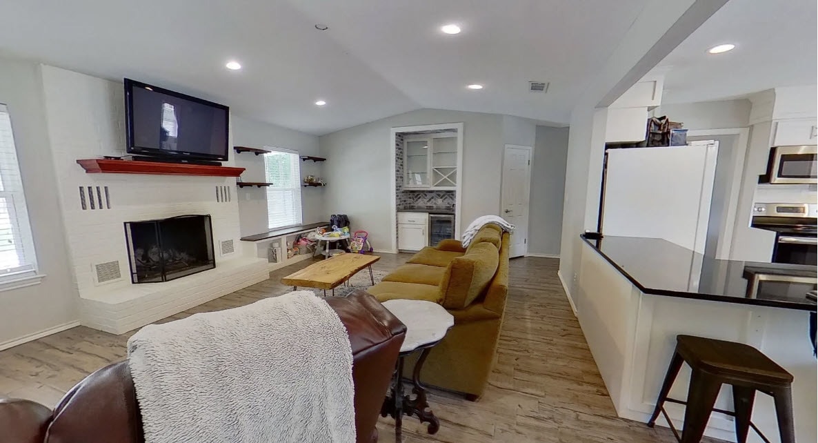 Building Photo - 323 Cardinal Dr