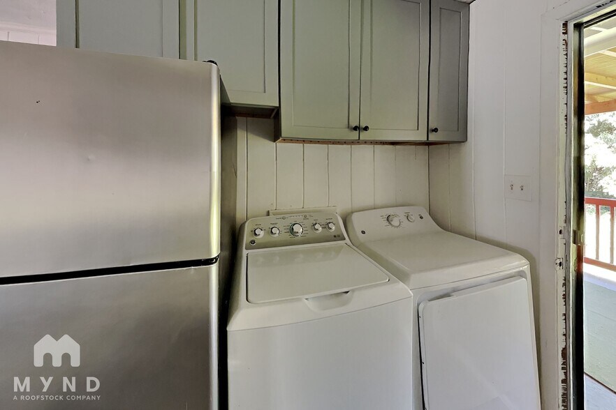 Building Photo - 1429 Vesta Ave