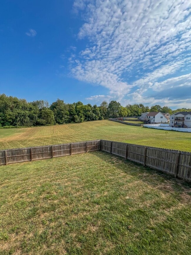 Building Photo - Must See-Stunning 5-Bedroom Home in 37043!!