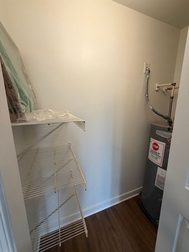 Building Photo - Rancher style home