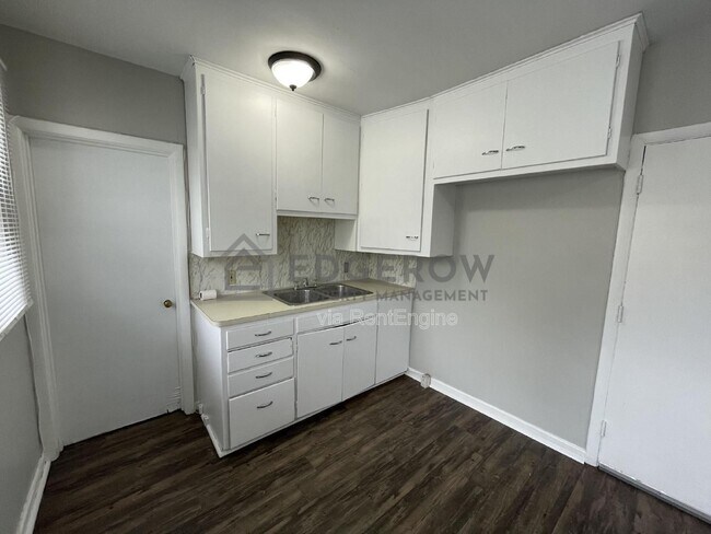 Building Photo - 114 Strong Ave