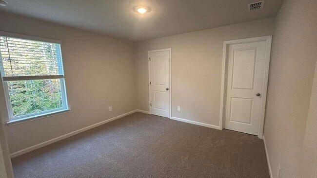 Building Photo - 26 Hemlock Ct