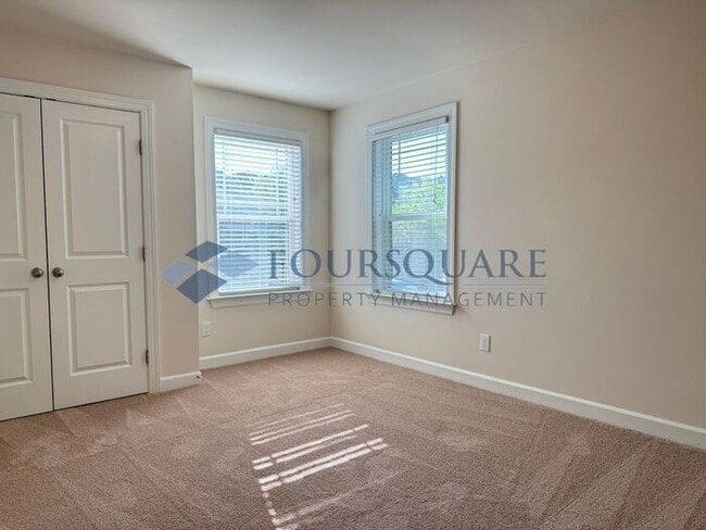 Building Photo - Spacious End-Unit Townhome with 2-Car Garage & Private Patio – Near Beaver Creek & Downtown Apex