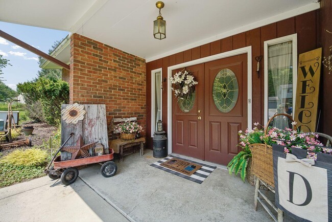 Building Photo - 157 Spring Valley Dr