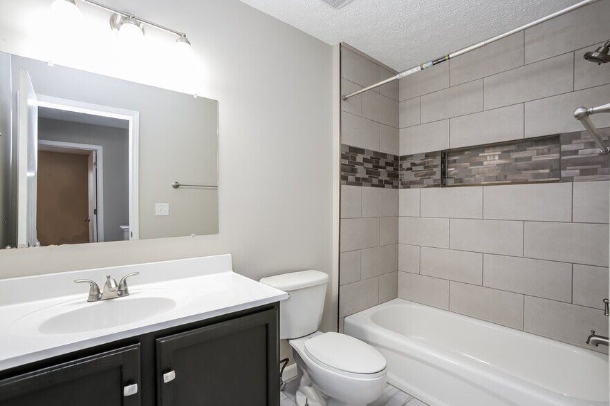 Building Photo - 5673 Silver Spurs Ln