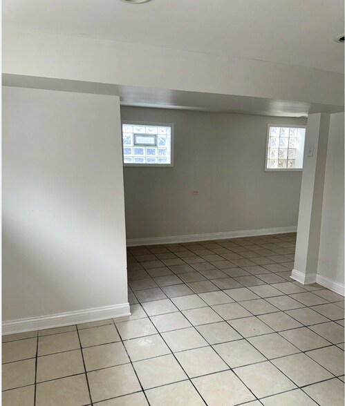 Building Photo - 1814 W Pershing Rd