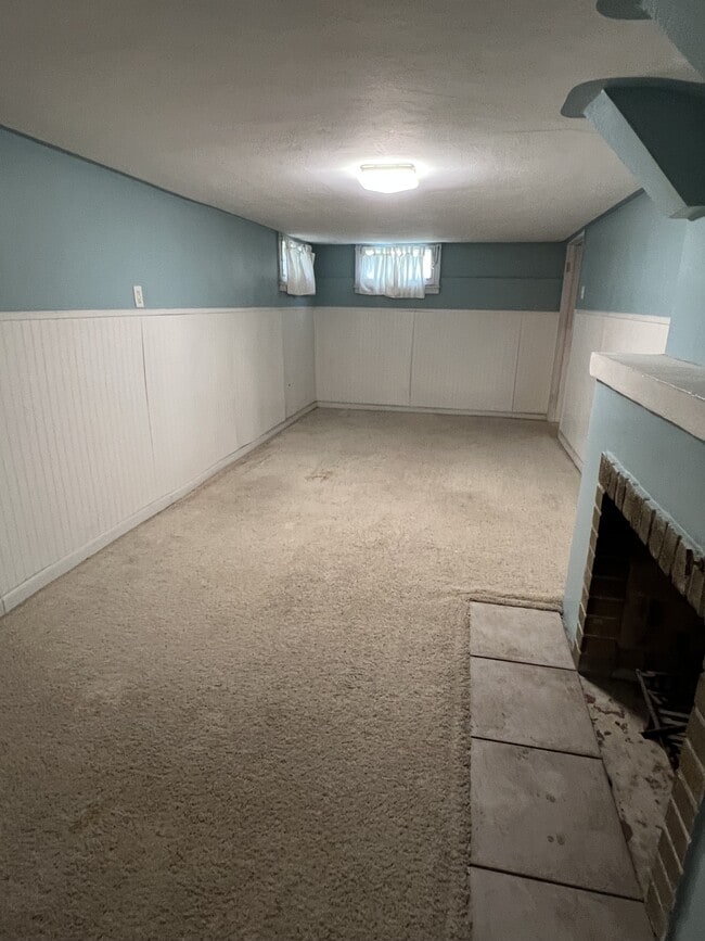 Building Photo - 1404 White Ave