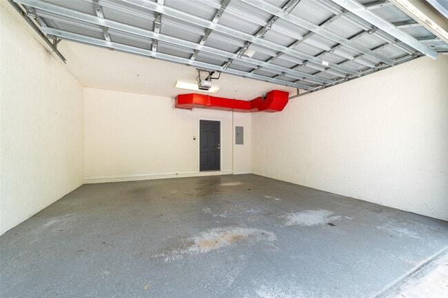 Building Photo - 463 School House Rd