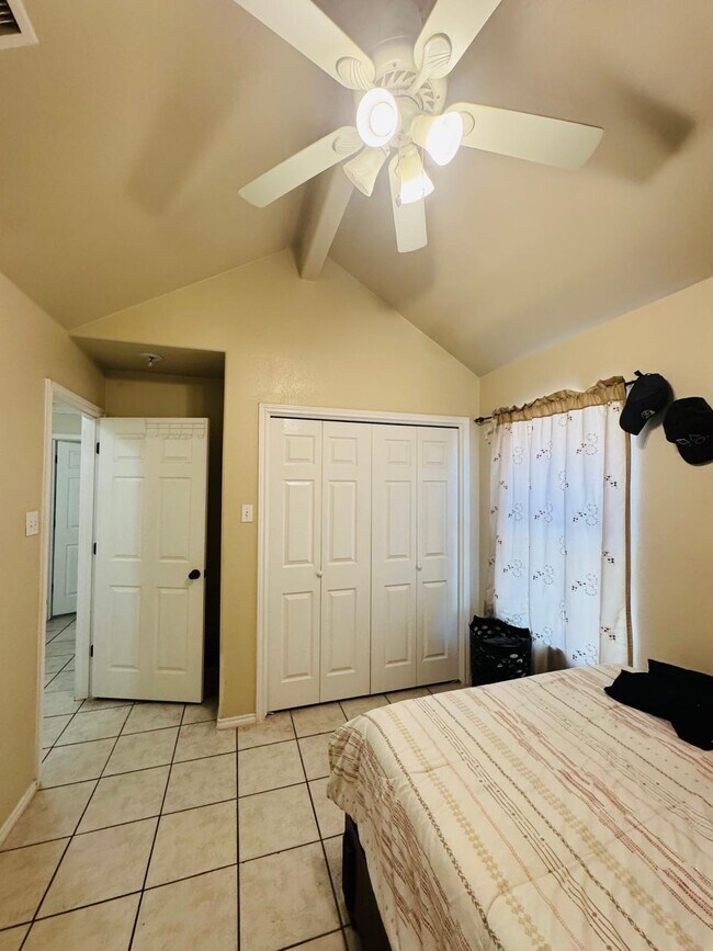 Building Photo - 218 Girasol Ct