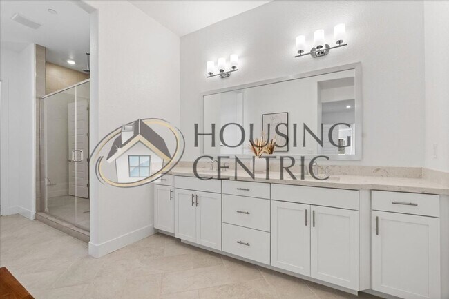 Building Photo - Modern & Elegant Living in Emerald Peak, E...