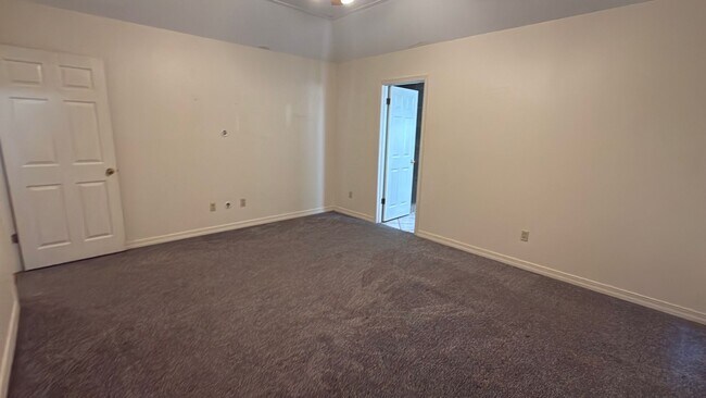 Building Photo - 2106 Middle Creek Blvd