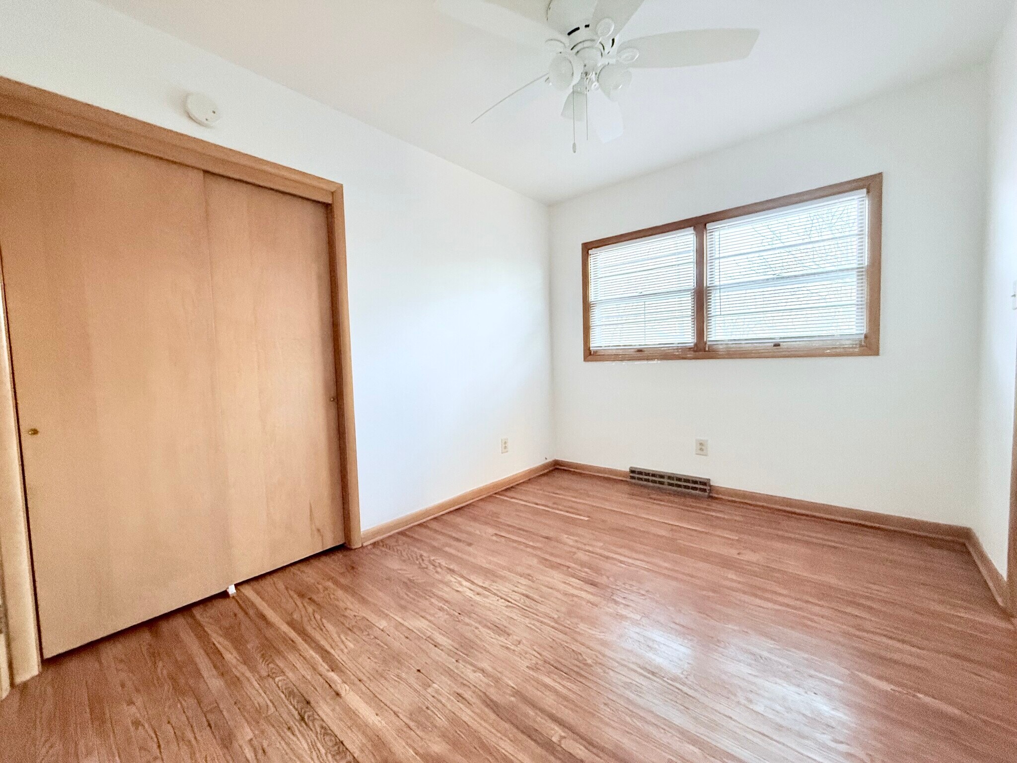 Bed #1 - 402 Beverly Hills St