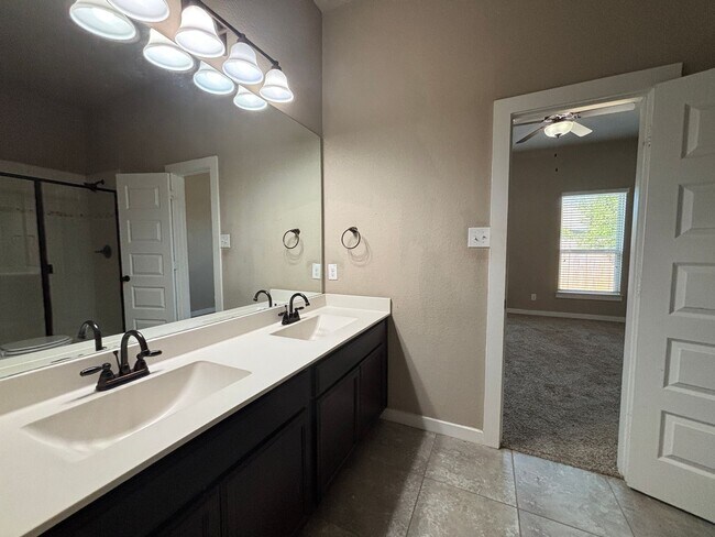 Building Photo - Luxury 3 Bed-2 Bath Duplex in NBTX!