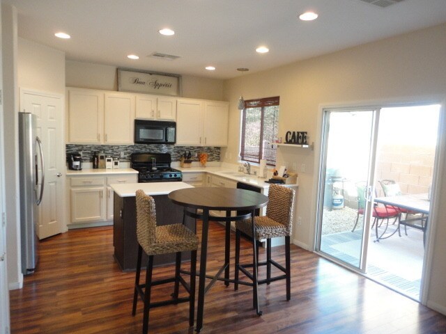 Building Photo - Beautiful 2 Story Home in Mountains Edge.