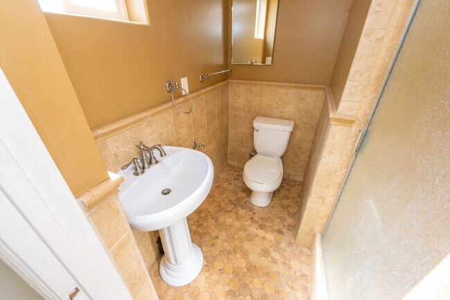 Building Photo - 3BR/2BA home with bonus room & additional ...