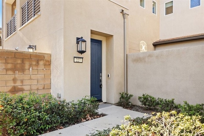 Building Photo - 227 Follyhatch