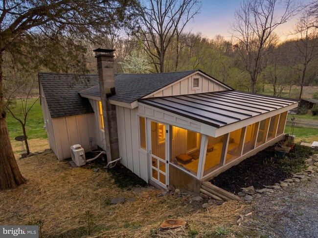 Building Photo - 37905 Snickersville Turnpike