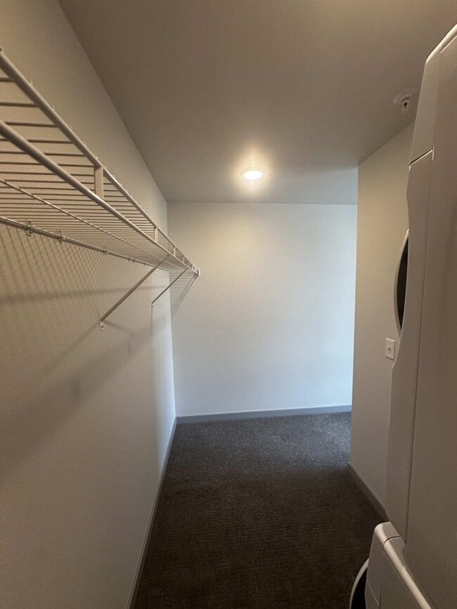 Building Photo - 300 Sheyenne St