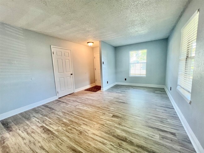 Building Photo - 4021 Avenue Q 1/2