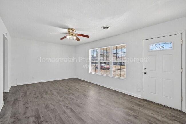 Building Photo - 811 St Thomas Ln