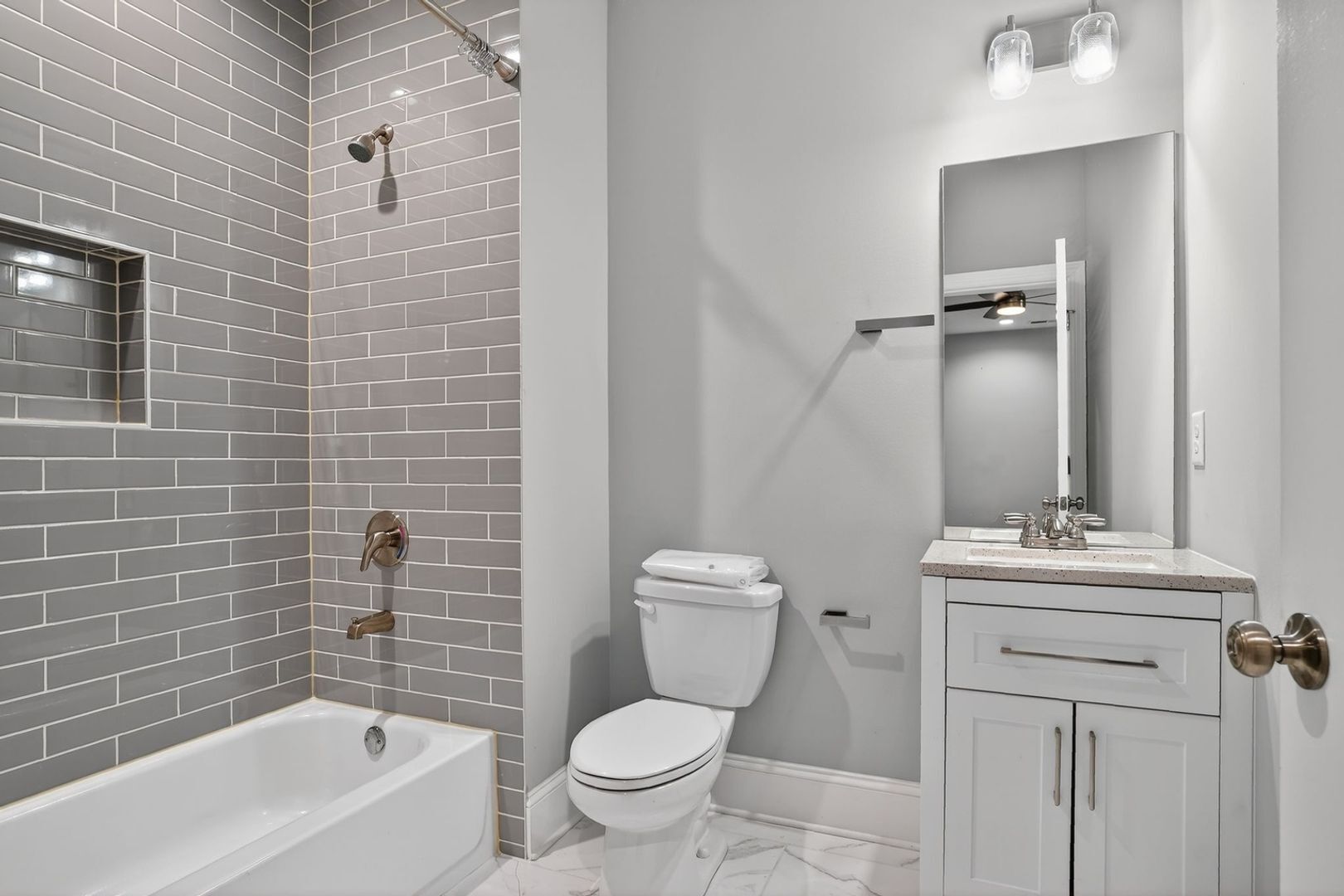 Building Photo - 166 Vanira Ave SE