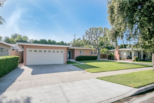 Building Photo - Beautifully Updated Single-Level Home with...