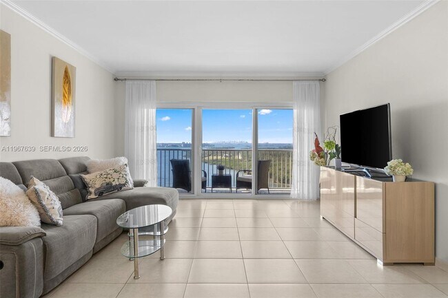 Building Photo - 300 Bayview Dr