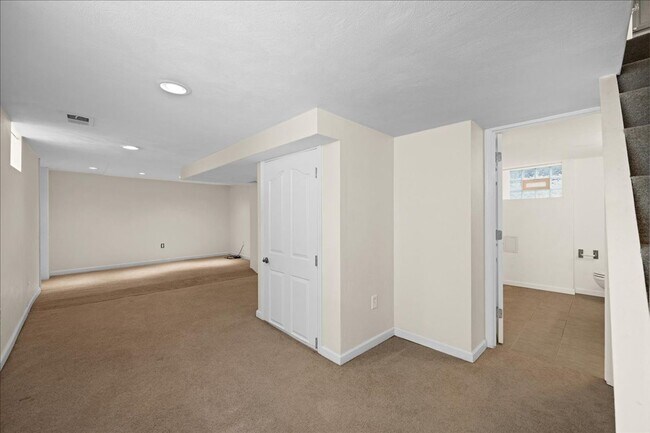 Building Photo - **Charming 2-Bedroom House with Modern Amenities in Beechview**