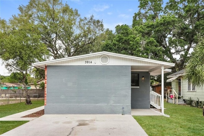 Building Photo - 3914 Deleuil Ave