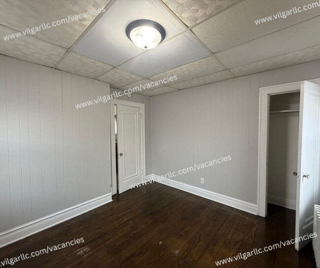 Building Photo - 3 Large Bedrooms • 1 Full Bathroom. A clean, spacious home ready for immediate move-in.