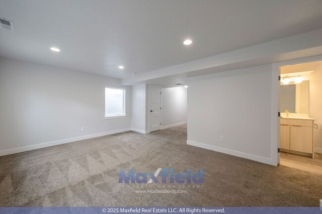 Building Photo - Spacious Twin Home - EV friendly - North S...