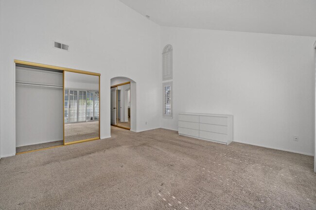 Building Photo - 620 Holbrook Ct