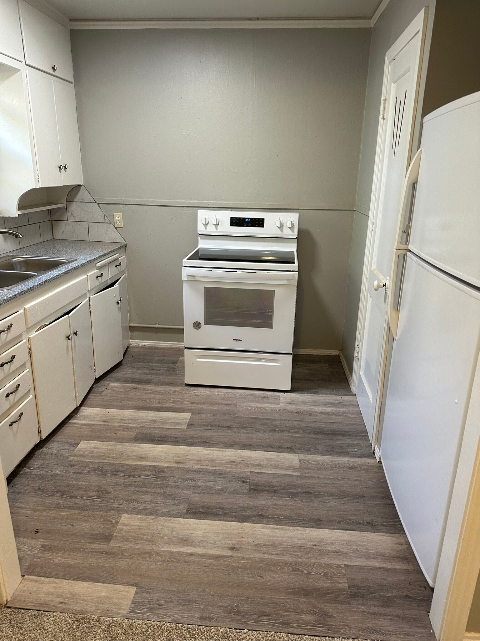 Building Photo - 409 W Johnson St