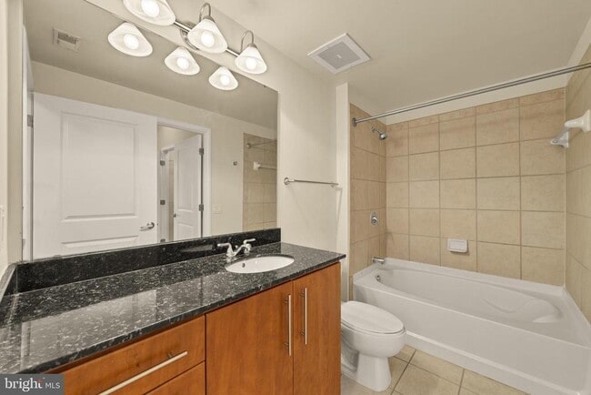 Building Photo - 1021 N Garfield St