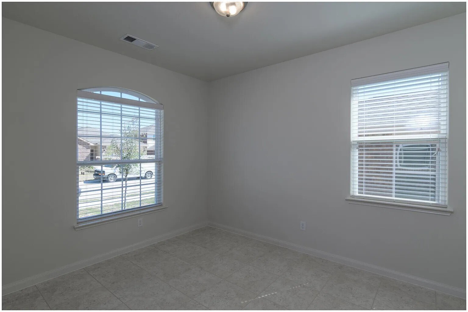 Building Photo - 1627 White Mountain Way