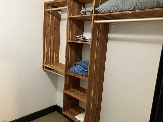 Building Photo - 4180 Looking Glass Ln