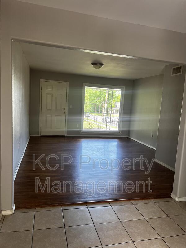 Building Photo - 115 N Albert Pike Ave