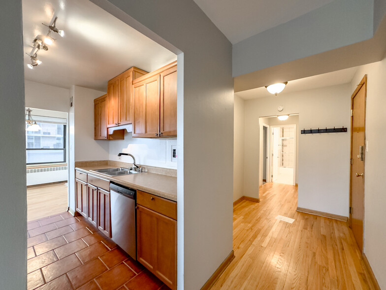 Building Photo - 4180 N Marine Dr