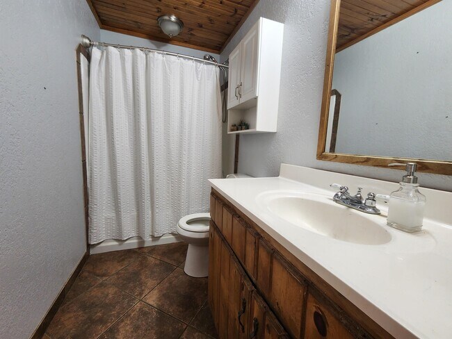Building Photo - 624 CR 408