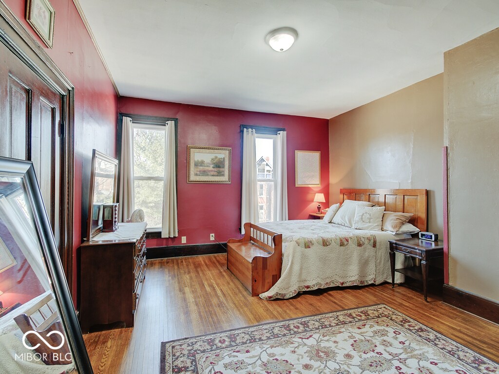 Building Photo - 345 E King St