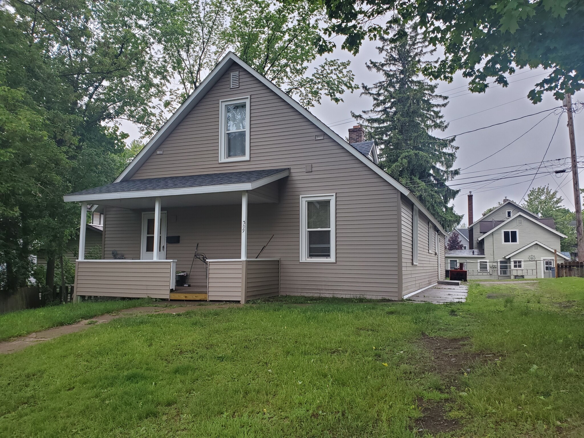 Building Photo - 309 E Lincoln St