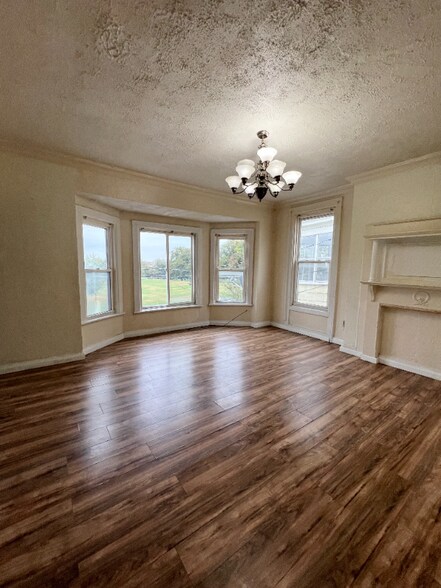 Primary Photo - 583 Washington Ave