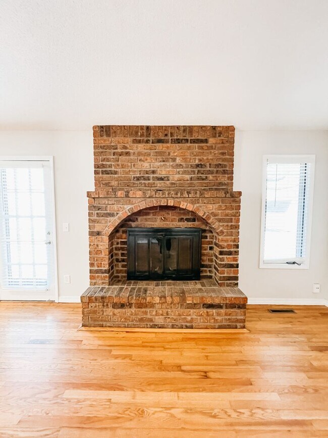 Building Photo - Southwest Springfield - Kickapoo High