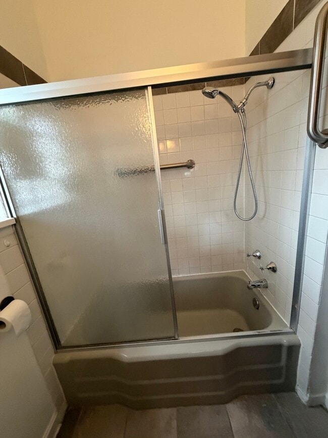 Building Photo - 1995 Howard Ave