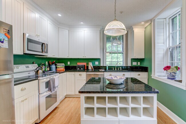 Building Photo - 6 Howe Ave