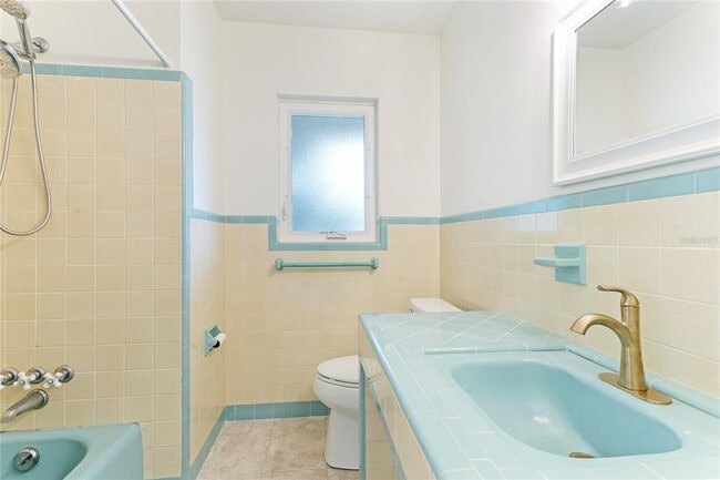 Building Photo - 2618 Valencia Dr