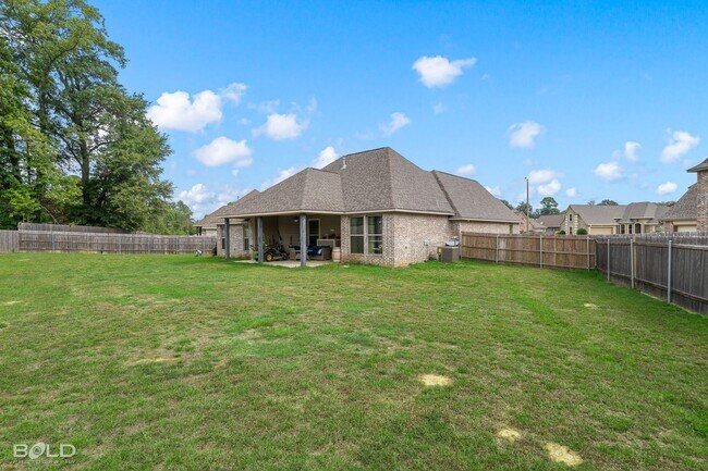 Building Photo - 4 BEDROOM 3 BATH DOGWOOD