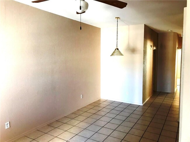 Building Photo - 6405 Salas Ln