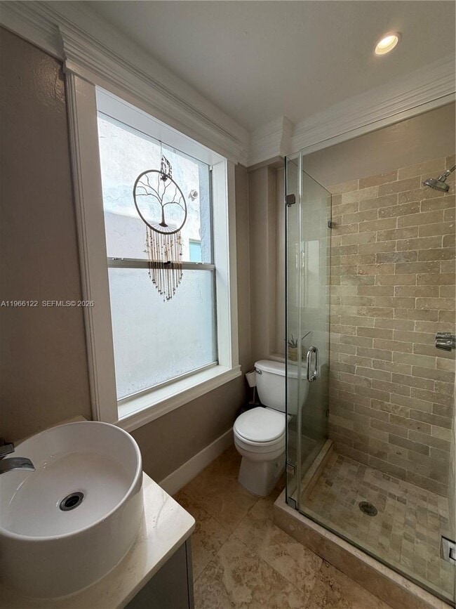 Building Photo - 119 Menores Ave